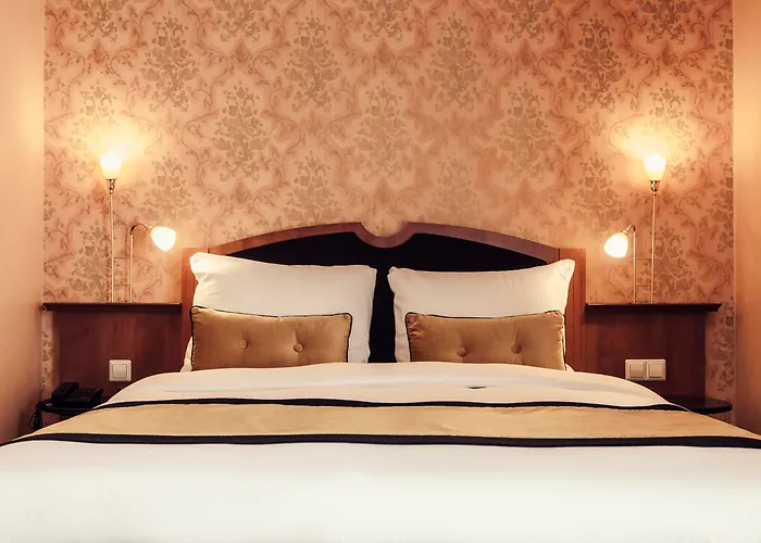 Carlton Square Hotel