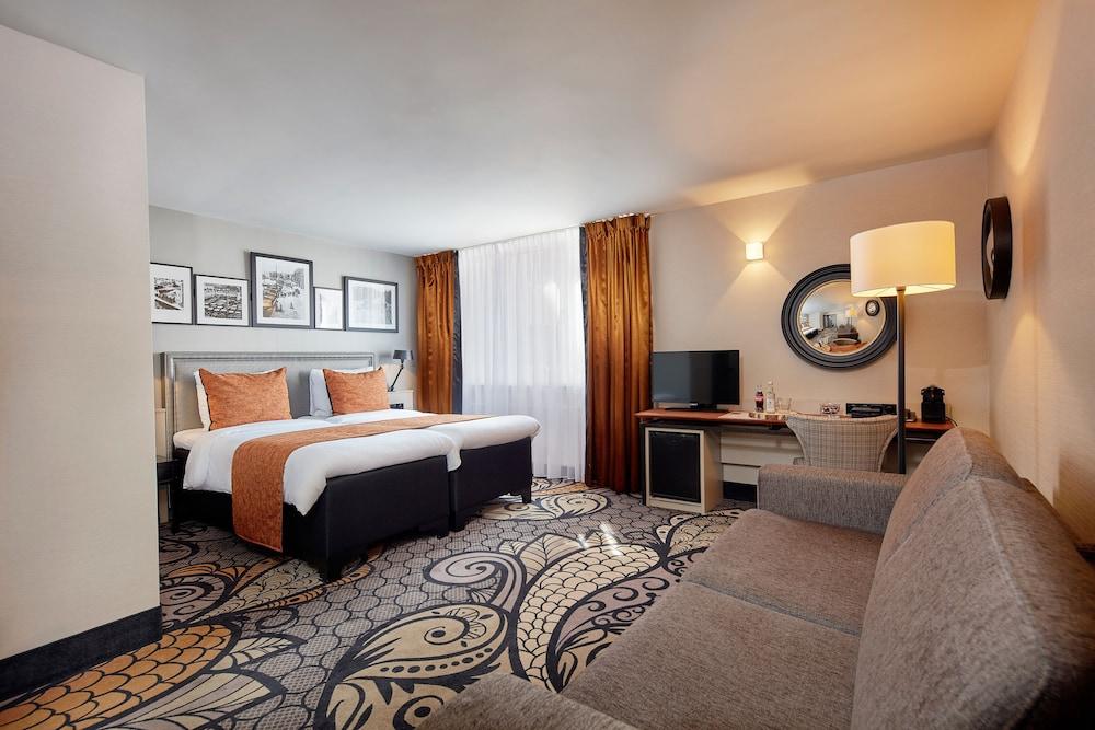 Carlton Square 4*